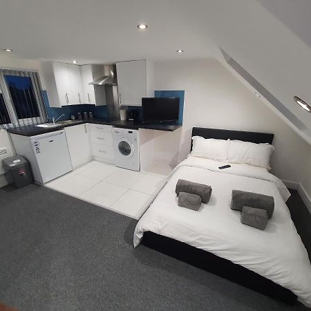 New Self Contained Flat,In Hayes, Free Parking 호텔 Northolt  외부 사진