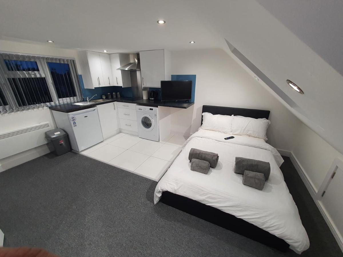 New Self Contained Flat,In Hayes, Free Parking 호텔 Northolt  외부 사진