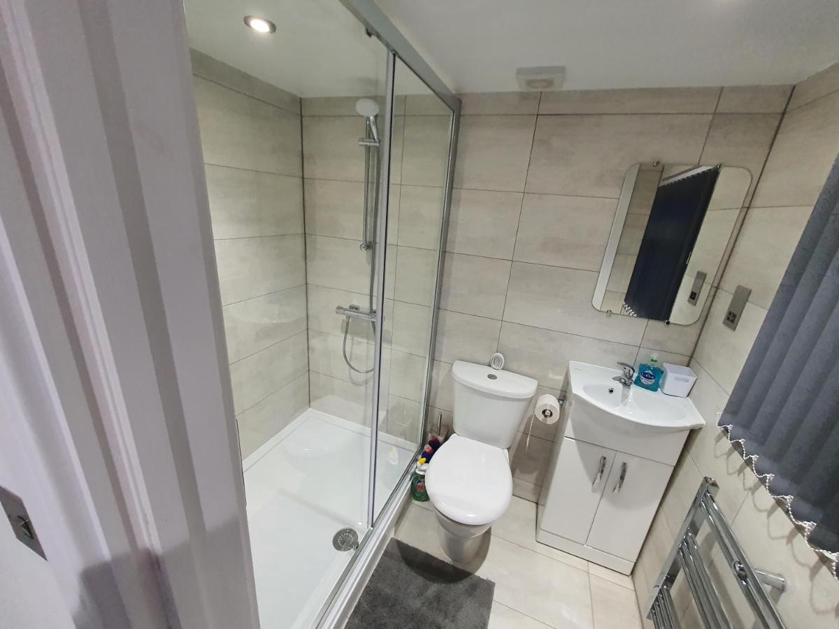 New Self Contained Flat,In Hayes, Free Parking 호텔 Northolt  외부 사진
