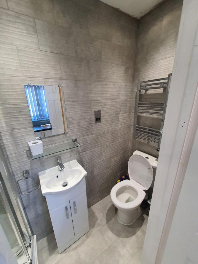 New Self Contained Flat,In Hayes, Free Parking 호텔 Northolt  외부 사진