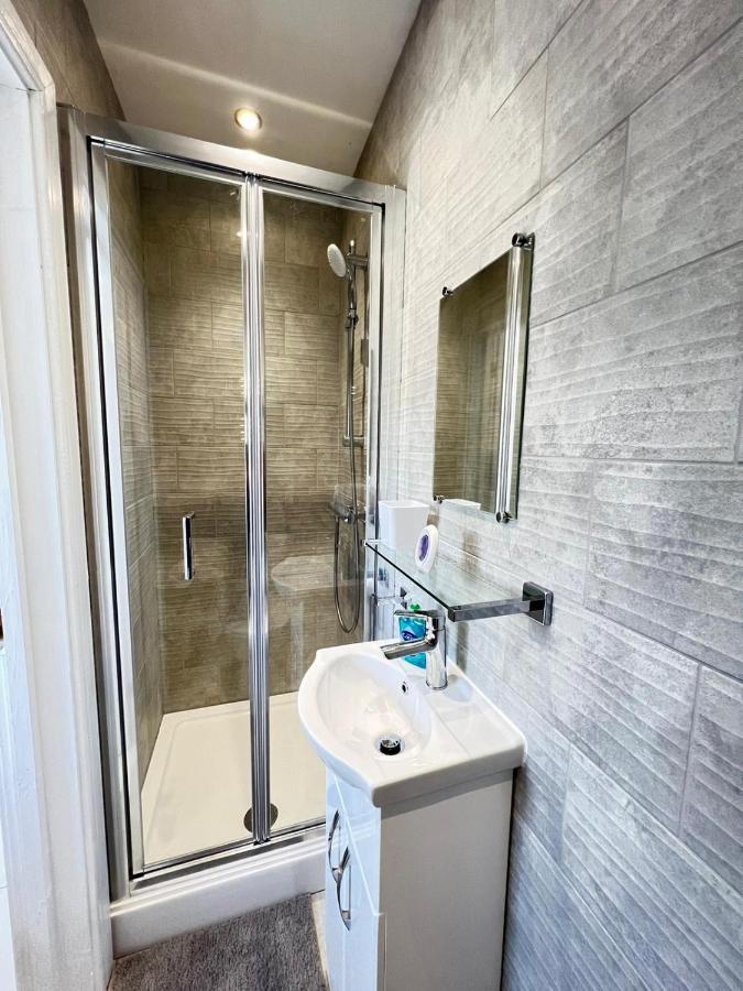 New Self Contained Flat,In Hayes, Free Parking 호텔 Northolt  외부 사진