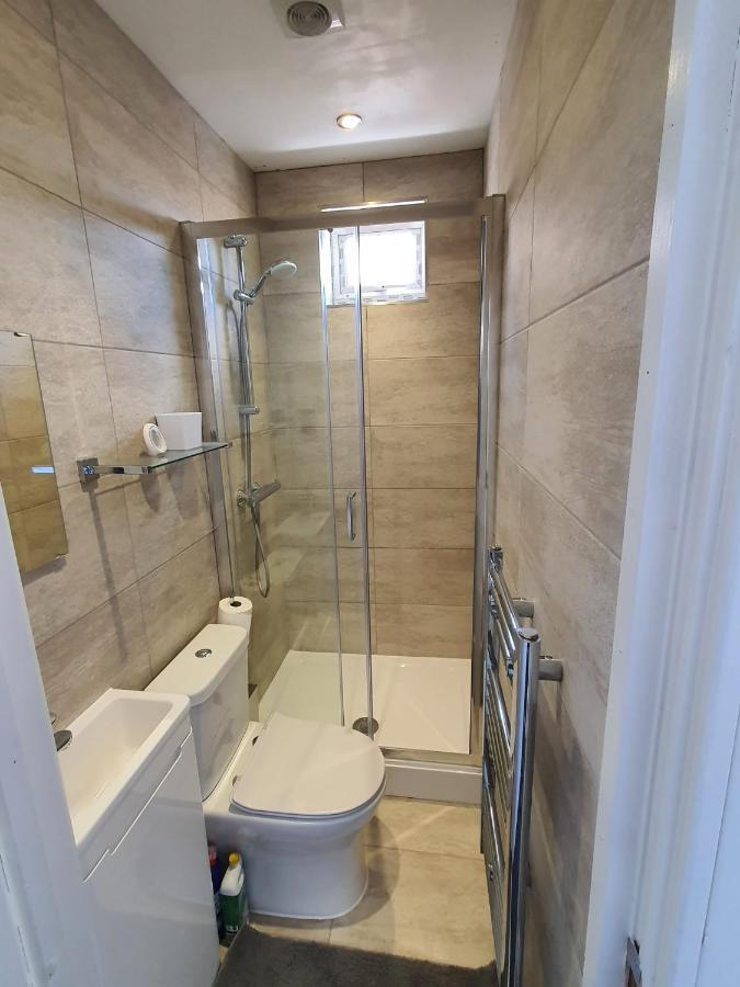New Self Contained Flat,In Hayes, Free Parking 호텔 Northolt  외부 사진