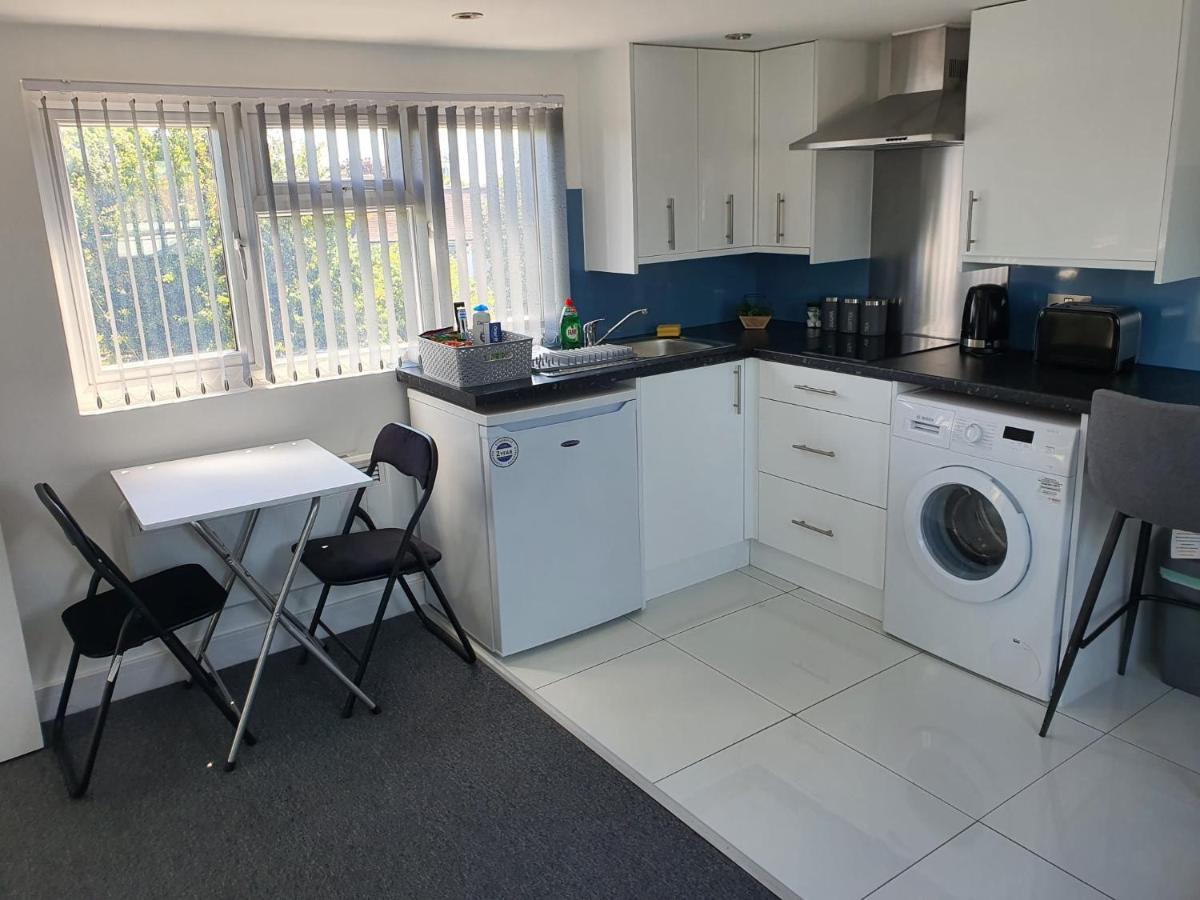 New Self Contained Flat,In Hayes, Free Parking 호텔 Northolt  외부 사진