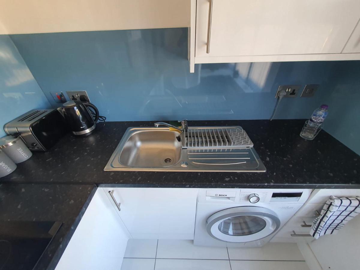 New Self Contained Flat,In Hayes, Free Parking 호텔 Northolt  외부 사진