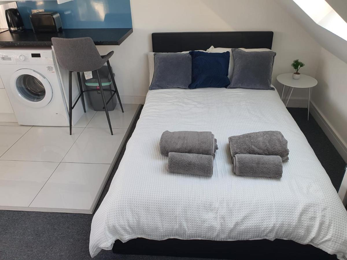 New Self Contained Flat,In Hayes, Free Parking 호텔 Northolt  외부 사진