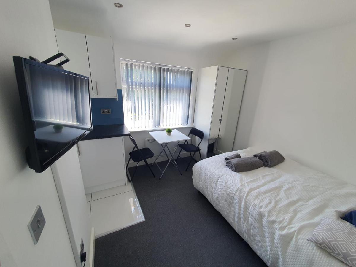 New Self Contained Flat,In Hayes, Free Parking 호텔 Northolt  외부 사진